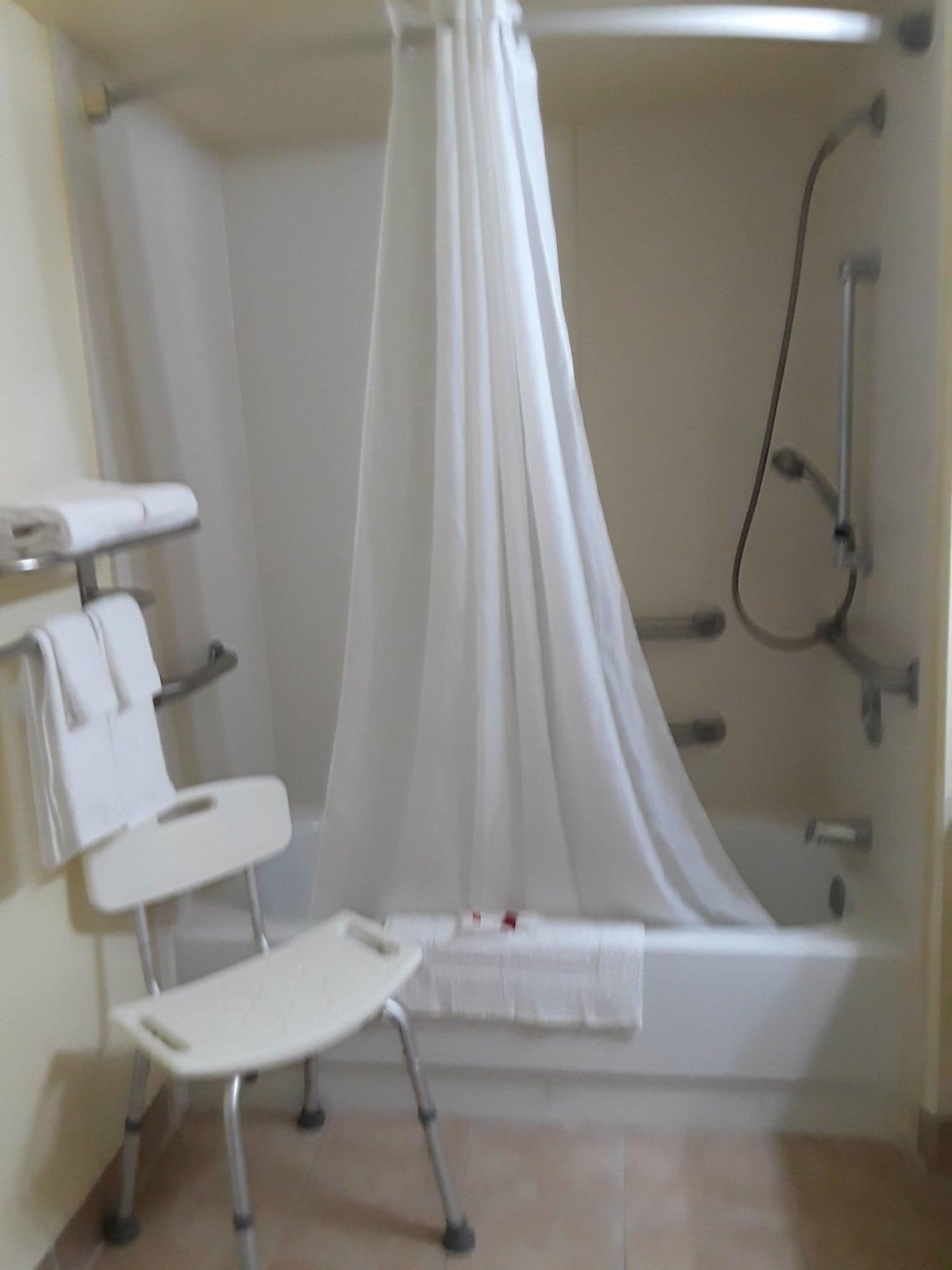 Days Inn By Wyndham Newark Wilmington Экстерьер фото