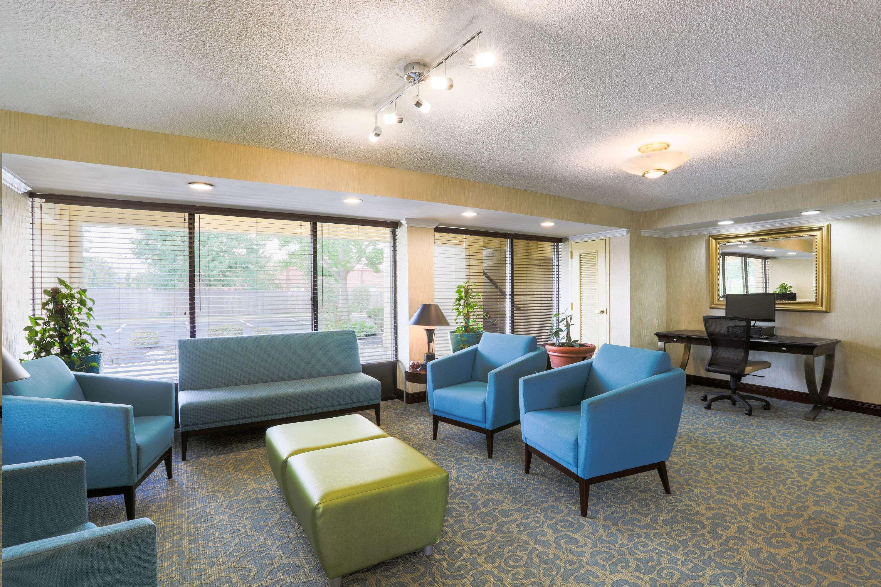 Days Inn By Wyndham Newark Wilmington Экстерьер фото