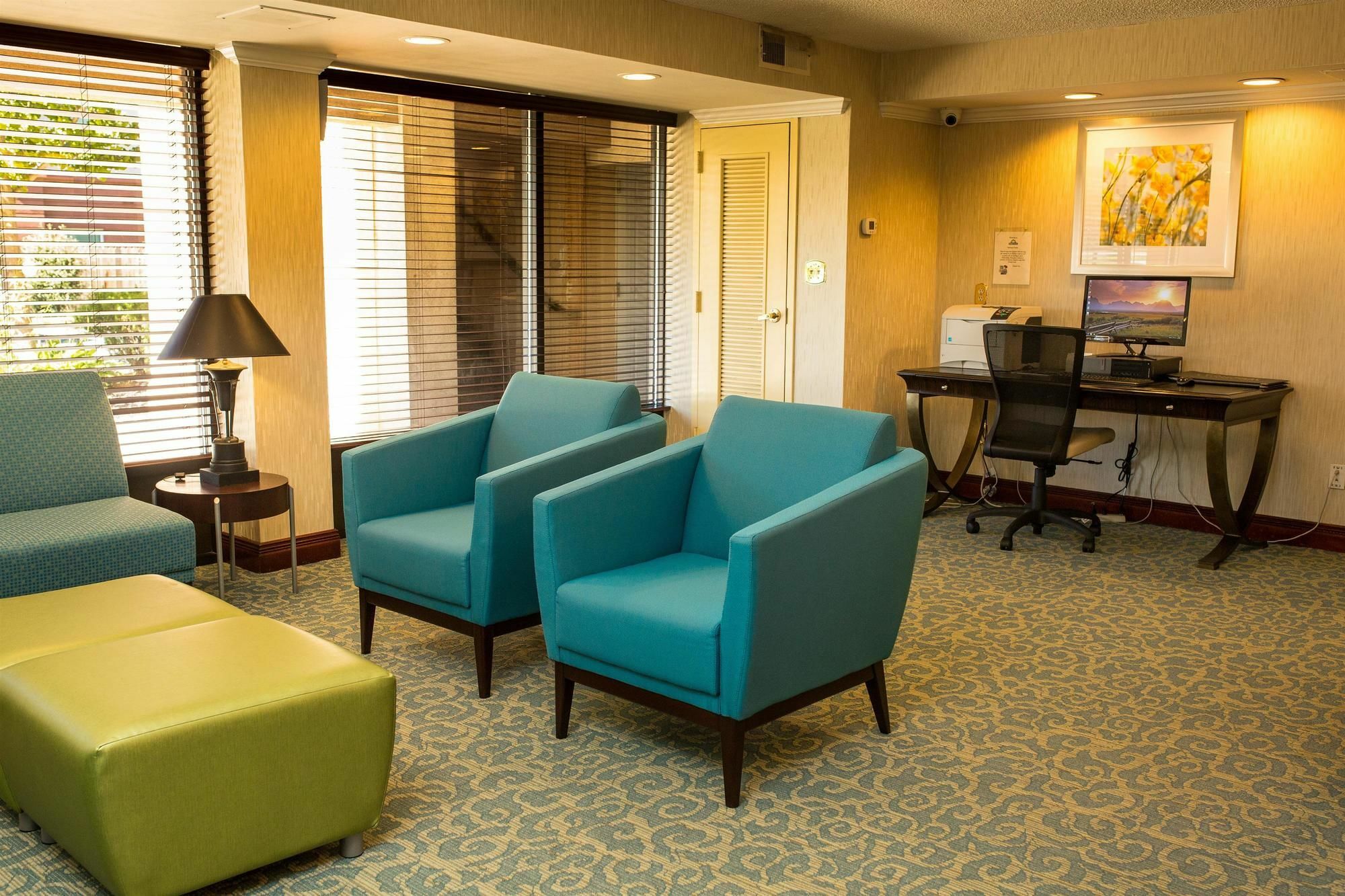 Days Inn By Wyndham Newark Wilmington Экстерьер фото