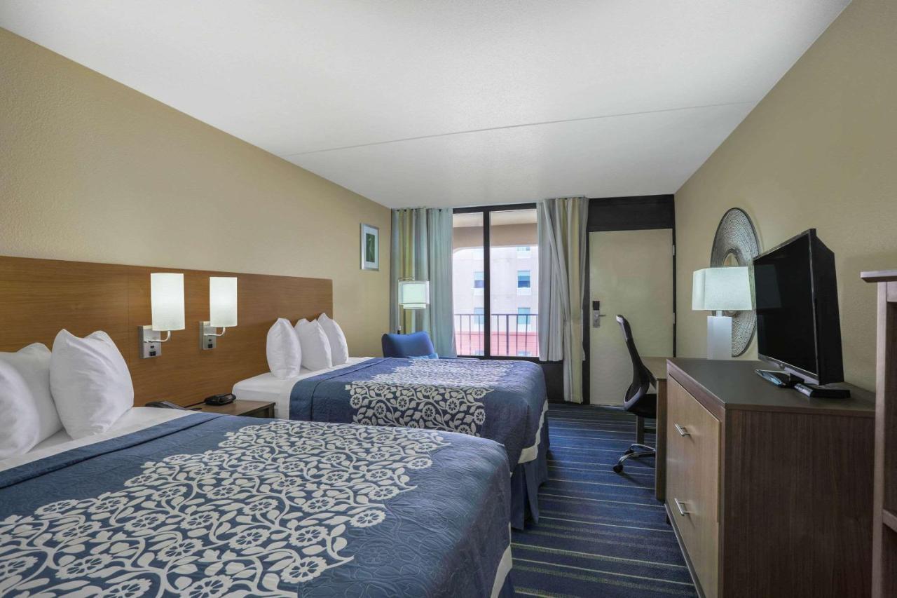 Days Inn By Wyndham Newark Wilmington Экстерьер фото