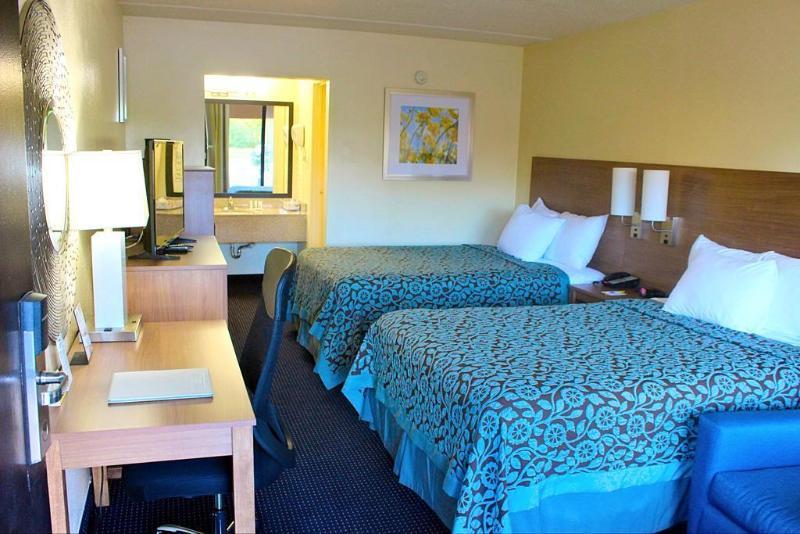 Days Inn By Wyndham Newark Wilmington Экстерьер фото